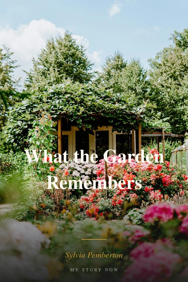 Book cover: What the Garden Remembers by Sylvia Pemberton - an old building overgrown with climbing ivy and flowers